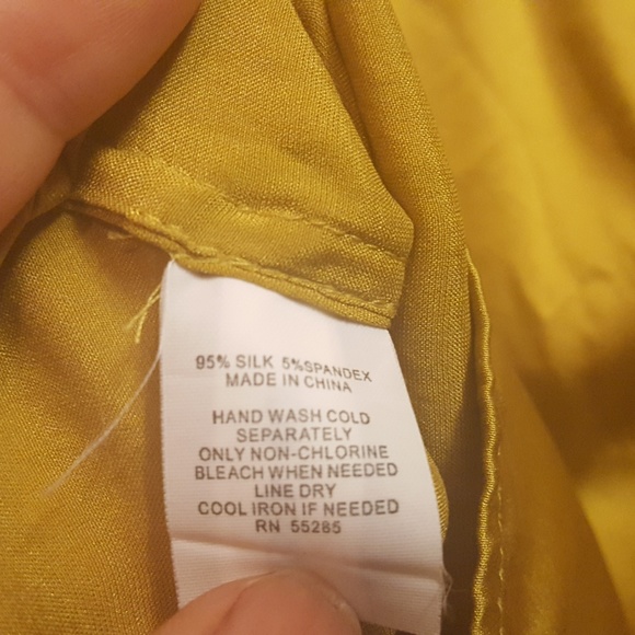 Express golden 100% silk blouse, as new! Size Medium - Picture 5 of 9